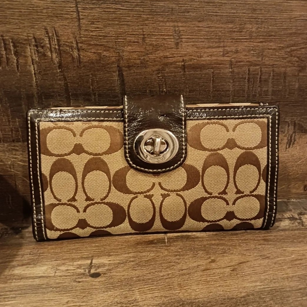Coach Hand Pouch Used. Condition 9:10 FIX RATE NO BARGAINS!!! - Picture 1 of 8
